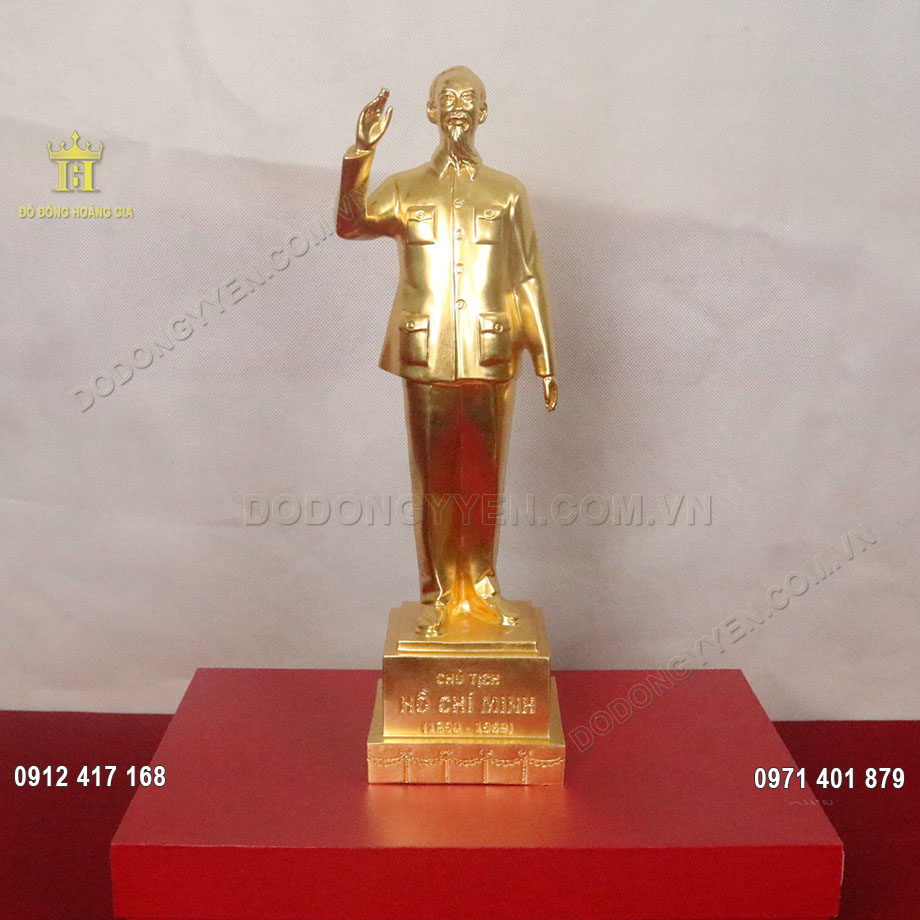 Tượng đồng B&aacute;c Hồ vẫy tay ch&agrave;o d&aacute;t v&agrave;ng 24K